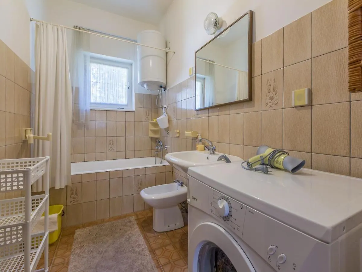 Apartments Tara Selce 0*,