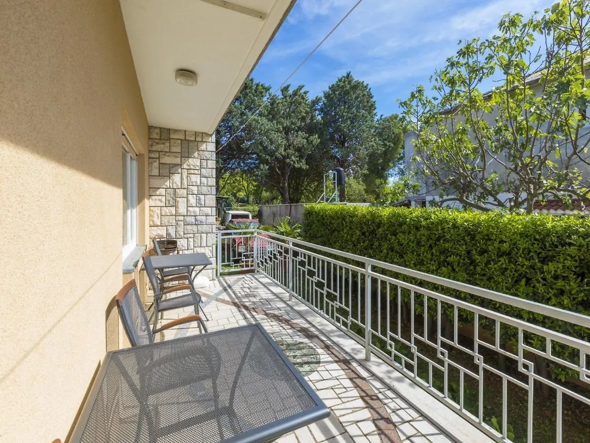 Apartments Tara Selce 0*,